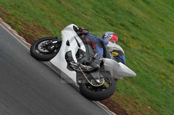 Mallory park Leicestershire;Mallory park photographs;Motorcycle action photographs;event digital images;eventdigitalimages;mallory park;no limits trackday;peter wileman photography;trackday;trackday digital images;trackday photos