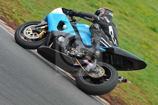 Mallory park Leicestershire;Mallory park photographs;Motorcycle action photographs;event digital images;eventdigitalimages;mallory park;no limits trackday;peter wileman photography;trackday;trackday digital images;trackday photos