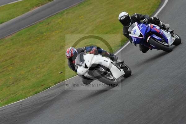Mallory park Leicestershire;Mallory park photographs;Motorcycle action photographs;event digital images;eventdigitalimages;mallory park;no limits trackday;peter wileman photography;trackday;trackday digital images;trackday photos