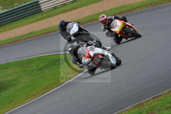 Mallory park Leicestershire;Mallory park photographs;Motorcycle action photographs;event digital images;eventdigitalimages;mallory park;no limits trackday;peter wileman photography;trackday;trackday digital images;trackday photos