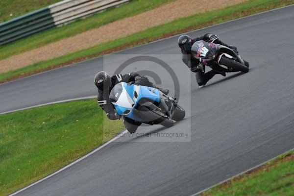 Mallory park Leicestershire;Mallory park photographs;Motorcycle action photographs;event digital images;eventdigitalimages;mallory park;no limits trackday;peter wileman photography;trackday;trackday digital images;trackday photos