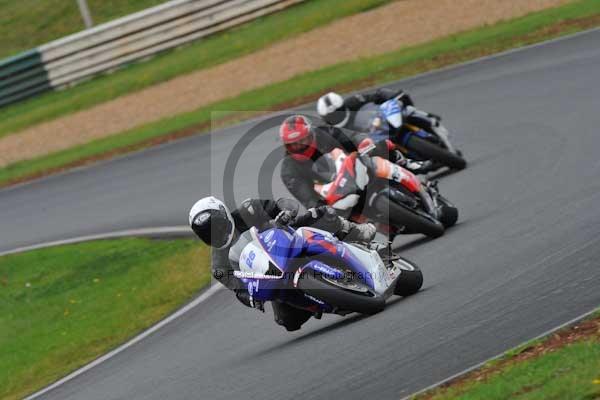 Mallory park Leicestershire;Mallory park photographs;Motorcycle action photographs;event digital images;eventdigitalimages;mallory park;no limits trackday;peter wileman photography;trackday;trackday digital images;trackday photos