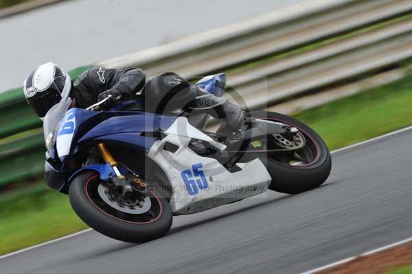Mallory park Leicestershire;Mallory park photographs;Motorcycle action photographs;event digital images;eventdigitalimages;mallory park;no limits trackday;peter wileman photography;trackday;trackday digital images;trackday photos