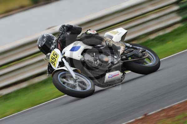 Mallory park Leicestershire;Mallory park photographs;Motorcycle action photographs;event digital images;eventdigitalimages;mallory park;no limits trackday;peter wileman photography;trackday;trackday digital images;trackday photos