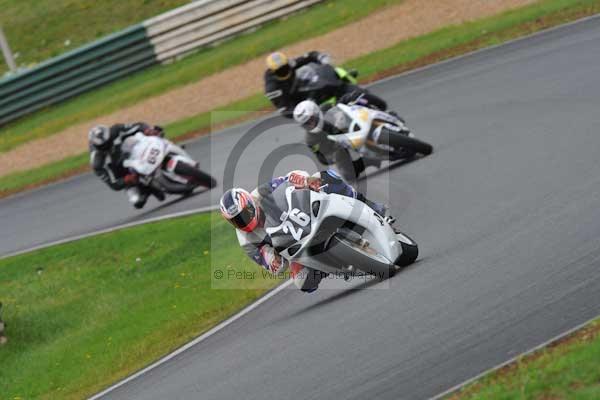 Mallory park Leicestershire;Mallory park photographs;Motorcycle action photographs;event digital images;eventdigitalimages;mallory park;no limits trackday;peter wileman photography;trackday;trackday digital images;trackday photos