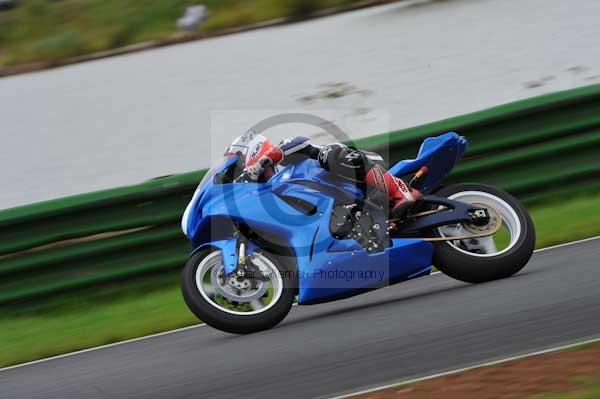 Mallory park Leicestershire;Mallory park photographs;Motorcycle action photographs;event digital images;eventdigitalimages;mallory park;no limits trackday;peter wileman photography;trackday;trackday digital images;trackday photos