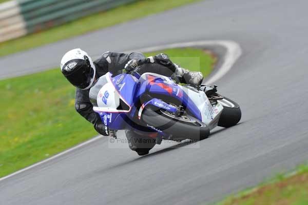 Mallory park Leicestershire;Mallory park photographs;Motorcycle action photographs;event digital images;eventdigitalimages;mallory park;no limits trackday;peter wileman photography;trackday;trackday digital images;trackday photos