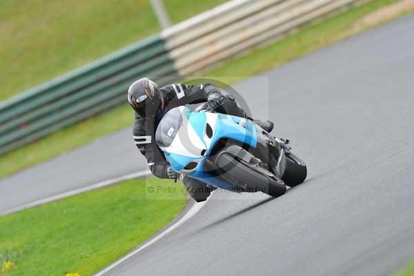 Mallory park Leicestershire;Mallory park photographs;Motorcycle action photographs;event digital images;eventdigitalimages;mallory park;no limits trackday;peter wileman photography;trackday;trackday digital images;trackday photos