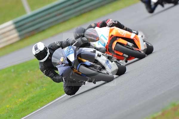 Mallory park Leicestershire;Mallory park photographs;Motorcycle action photographs;event digital images;eventdigitalimages;mallory park;no limits trackday;peter wileman photography;trackday;trackday digital images;trackday photos
