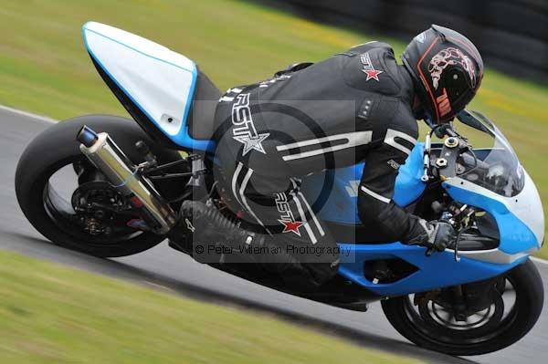Mallory park Leicestershire;Mallory park photographs;Motorcycle action photographs;event digital images;eventdigitalimages;mallory park;no limits trackday;peter wileman photography;trackday;trackday digital images;trackday photos
