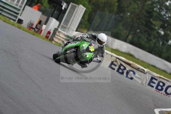 Mallory park Leicestershire;Mallory park photographs;Motorcycle action photographs;event digital images;eventdigitalimages;mallory park;no limits trackday;peter wileman photography;trackday;trackday digital images;trackday photos