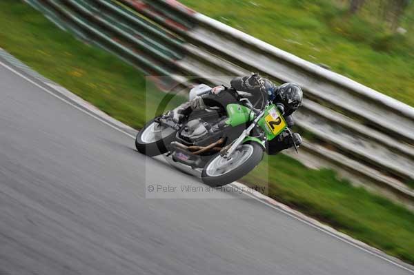 Mallory park Leicestershire;Mallory park photographs;Motorcycle action photographs;event digital images;eventdigitalimages;mallory park;no limits trackday;peter wileman photography;trackday;trackday digital images;trackday photos