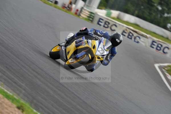 Mallory park Leicestershire;Mallory park photographs;Motorcycle action photographs;event digital images;eventdigitalimages;mallory park;no limits trackday;peter wileman photography;trackday;trackday digital images;trackday photos