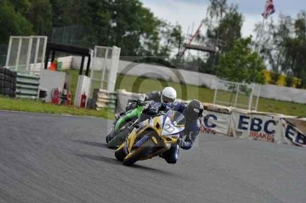 Mallory park Leicestershire;Mallory park photographs;Motorcycle action photographs;event digital images;eventdigitalimages;mallory park;no limits trackday;peter wileman photography;trackday;trackday digital images;trackday photos