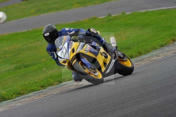 Mallory park Leicestershire;Mallory park photographs;Motorcycle action photographs;event digital images;eventdigitalimages;mallory park;no limits trackday;peter wileman photography;trackday;trackday digital images;trackday photos