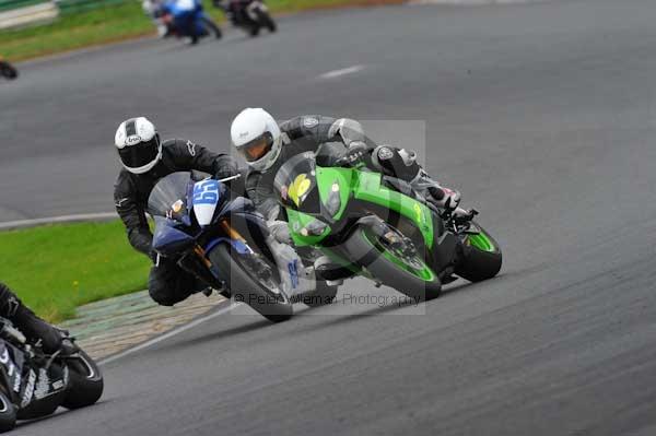 Mallory park Leicestershire;Mallory park photographs;Motorcycle action photographs;event digital images;eventdigitalimages;mallory park;no limits trackday;peter wileman photography;trackday;trackday digital images;trackday photos