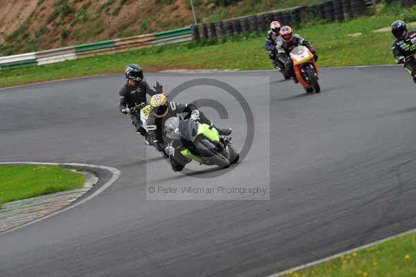 Mallory park Leicestershire;Mallory park photographs;Motorcycle action photographs;event digital images;eventdigitalimages;mallory park;no limits trackday;peter wileman photography;trackday;trackday digital images;trackday photos