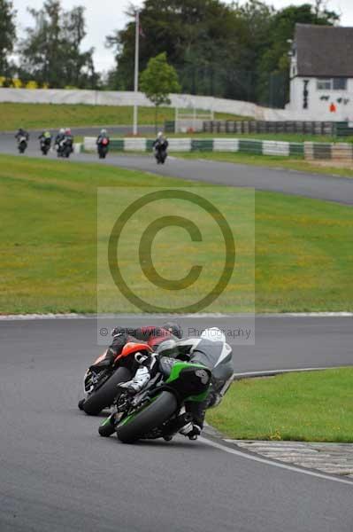 Mallory park Leicestershire;Mallory park photographs;Motorcycle action photographs;event digital images;eventdigitalimages;mallory park;no limits trackday;peter wileman photography;trackday;trackday digital images;trackday photos