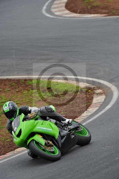 Mallory park Leicestershire;Mallory park photographs;Motorcycle action photographs;event digital images;eventdigitalimages;mallory park;no limits trackday;peter wileman photography;trackday;trackday digital images;trackday photos