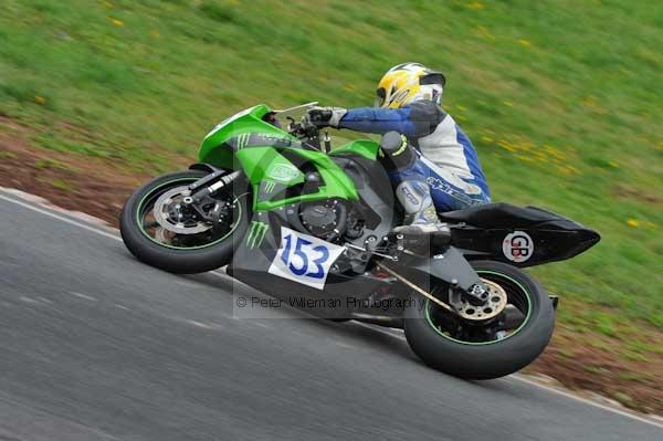 Mallory park Leicestershire;Mallory park photographs;Motorcycle action photographs;event digital images;eventdigitalimages;mallory park;no limits trackday;peter wileman photography;trackday;trackday digital images;trackday photos