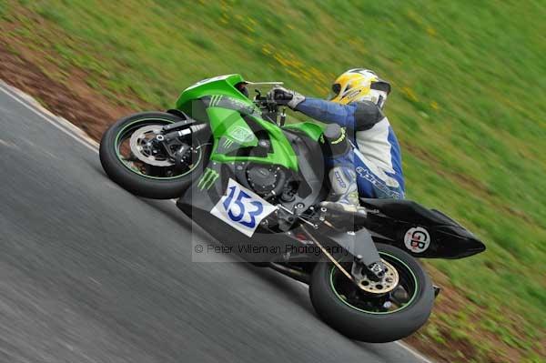 Mallory park Leicestershire;Mallory park photographs;Motorcycle action photographs;event digital images;eventdigitalimages;mallory park;no limits trackday;peter wileman photography;trackday;trackday digital images;trackday photos