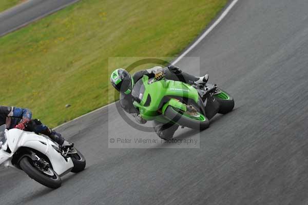 Mallory park Leicestershire;Mallory park photographs;Motorcycle action photographs;event digital images;eventdigitalimages;mallory park;no limits trackday;peter wileman photography;trackday;trackday digital images;trackday photos