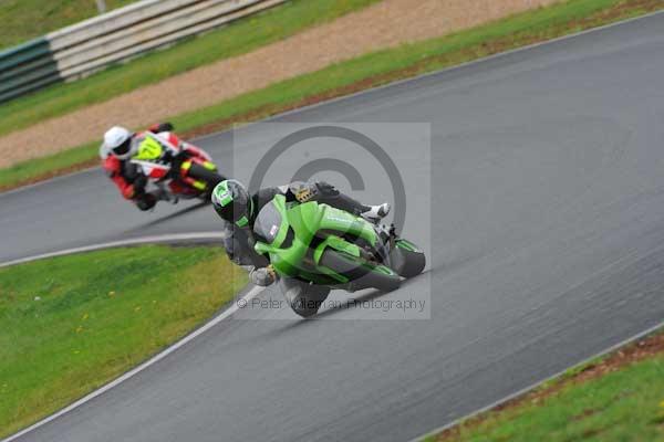 Mallory park Leicestershire;Mallory park photographs;Motorcycle action photographs;event digital images;eventdigitalimages;mallory park;no limits trackday;peter wileman photography;trackday;trackday digital images;trackday photos