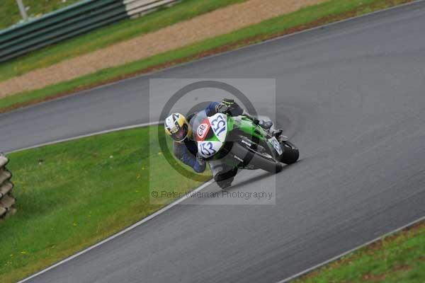 Mallory park Leicestershire;Mallory park photographs;Motorcycle action photographs;event digital images;eventdigitalimages;mallory park;no limits trackday;peter wileman photography;trackday;trackday digital images;trackday photos