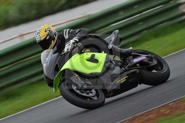 Mallory park Leicestershire;Mallory park photographs;Motorcycle action photographs;event digital images;eventdigitalimages;mallory park;no limits trackday;peter wileman photography;trackday;trackday digital images;trackday photos