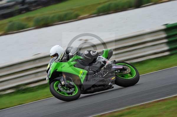 Mallory park Leicestershire;Mallory park photographs;Motorcycle action photographs;event digital images;eventdigitalimages;mallory park;no limits trackday;peter wileman photography;trackday;trackday digital images;trackday photos