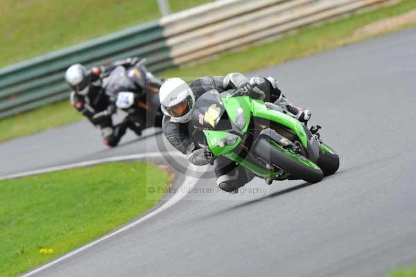 Mallory park Leicestershire;Mallory park photographs;Motorcycle action photographs;event digital images;eventdigitalimages;mallory park;no limits trackday;peter wileman photography;trackday;trackday digital images;trackday photos