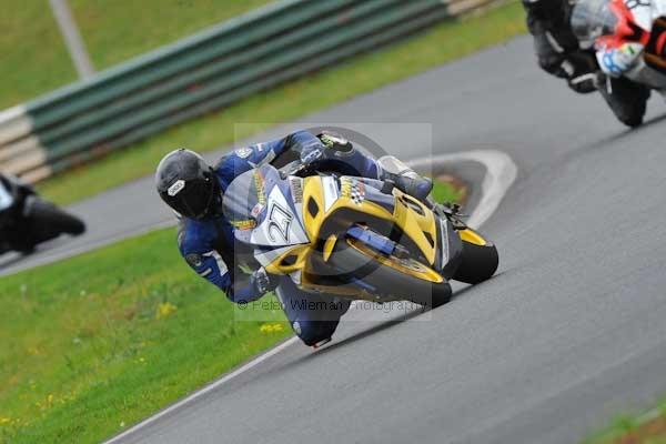 Mallory park Leicestershire;Mallory park photographs;Motorcycle action photographs;event digital images;eventdigitalimages;mallory park;no limits trackday;peter wileman photography;trackday;trackday digital images;trackday photos