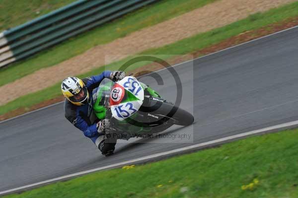 Mallory park Leicestershire;Mallory park photographs;Motorcycle action photographs;event digital images;eventdigitalimages;mallory park;no limits trackday;peter wileman photography;trackday;trackday digital images;trackday photos