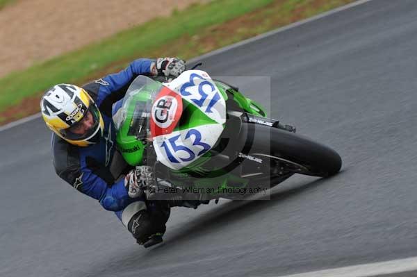 Mallory park Leicestershire;Mallory park photographs;Motorcycle action photographs;event digital images;eventdigitalimages;mallory park;no limits trackday;peter wileman photography;trackday;trackday digital images;trackday photos