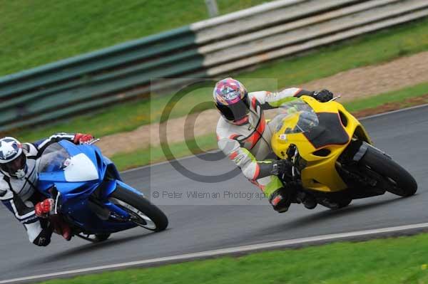 Mallory park Leicestershire;Mallory park photographs;Motorcycle action photographs;event digital images;eventdigitalimages;mallory park;no limits trackday;peter wileman photography;trackday;trackday digital images;trackday photos