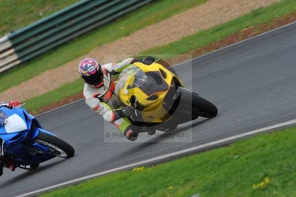 Mallory park Leicestershire;Mallory park photographs;Motorcycle action photographs;event digital images;eventdigitalimages;mallory park;no limits trackday;peter wileman photography;trackday;trackday digital images;trackday photos