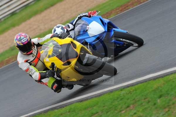 Mallory park Leicestershire;Mallory park photographs;Motorcycle action photographs;event digital images;eventdigitalimages;mallory park;no limits trackday;peter wileman photography;trackday;trackday digital images;trackday photos