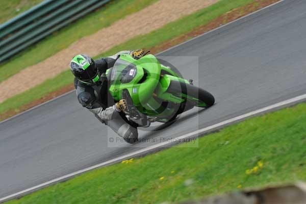 Mallory park Leicestershire;Mallory park photographs;Motorcycle action photographs;event digital images;eventdigitalimages;mallory park;no limits trackday;peter wileman photography;trackday;trackday digital images;trackday photos