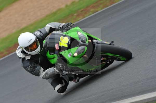 Mallory park Leicestershire;Mallory park photographs;Motorcycle action photographs;event digital images;eventdigitalimages;mallory park;no limits trackday;peter wileman photography;trackday;trackday digital images;trackday photos