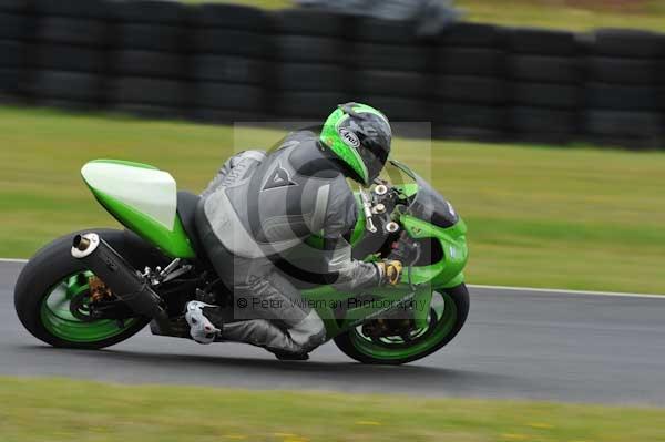 Mallory park Leicestershire;Mallory park photographs;Motorcycle action photographs;event digital images;eventdigitalimages;mallory park;no limits trackday;peter wileman photography;trackday;trackday digital images;trackday photos