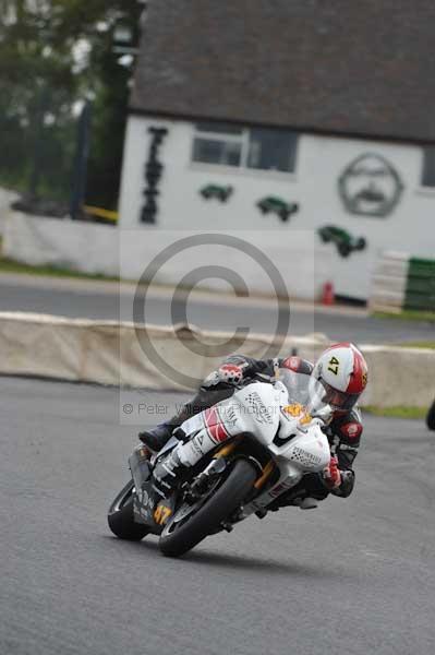 Mallory park Leicestershire;Mallory park photographs;Motorcycle action photographs;event digital images;eventdigitalimages;mallory park;no limits trackday;peter wileman photography;trackday;trackday digital images;trackday photos