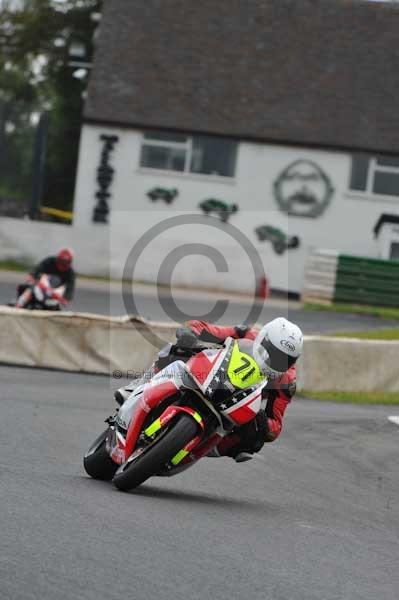 Mallory park Leicestershire;Mallory park photographs;Motorcycle action photographs;event digital images;eventdigitalimages;mallory park;no limits trackday;peter wileman photography;trackday;trackday digital images;trackday photos