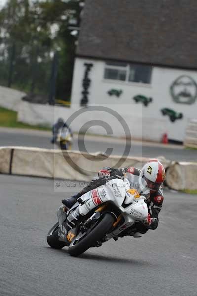 Mallory park Leicestershire;Mallory park photographs;Motorcycle action photographs;event digital images;eventdigitalimages;mallory park;no limits trackday;peter wileman photography;trackday;trackday digital images;trackday photos