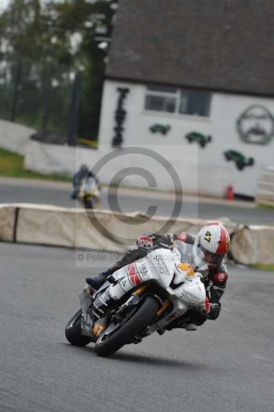 Mallory park Leicestershire;Mallory park photographs;Motorcycle action photographs;event digital images;eventdigitalimages;mallory park;no limits trackday;peter wileman photography;trackday;trackday digital images;trackday photos