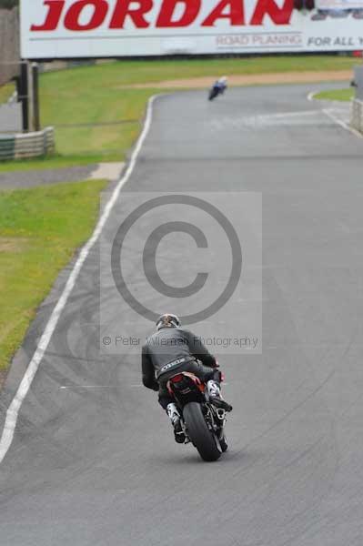 Mallory park Leicestershire;Mallory park photographs;Motorcycle action photographs;event digital images;eventdigitalimages;mallory park;no limits trackday;peter wileman photography;trackday;trackday digital images;trackday photos
