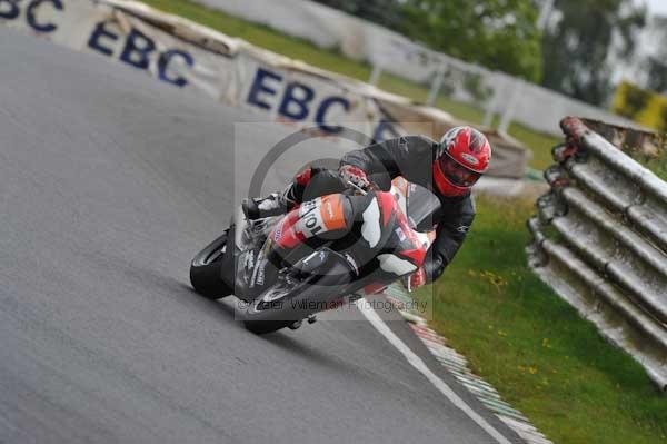 Mallory park Leicestershire;Mallory park photographs;Motorcycle action photographs;event digital images;eventdigitalimages;mallory park;no limits trackday;peter wileman photography;trackday;trackday digital images;trackday photos