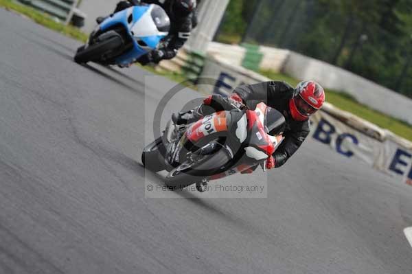Mallory park Leicestershire;Mallory park photographs;Motorcycle action photographs;event digital images;eventdigitalimages;mallory park;no limits trackday;peter wileman photography;trackday;trackday digital images;trackday photos