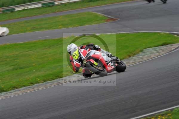 Mallory park Leicestershire;Mallory park photographs;Motorcycle action photographs;event digital images;eventdigitalimages;mallory park;no limits trackday;peter wileman photography;trackday;trackday digital images;trackday photos
