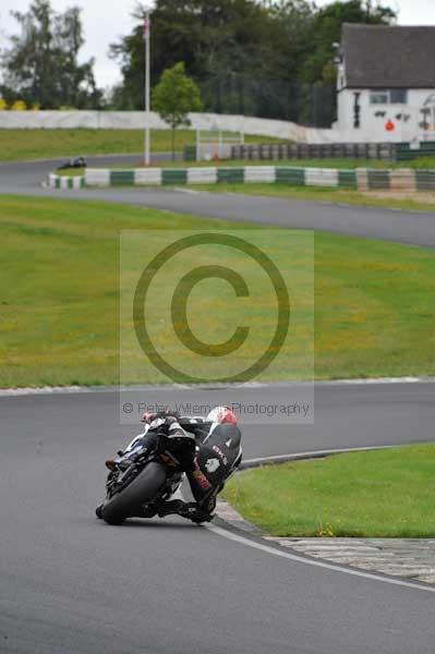 Mallory park Leicestershire;Mallory park photographs;Motorcycle action photographs;event digital images;eventdigitalimages;mallory park;no limits trackday;peter wileman photography;trackday;trackday digital images;trackday photos