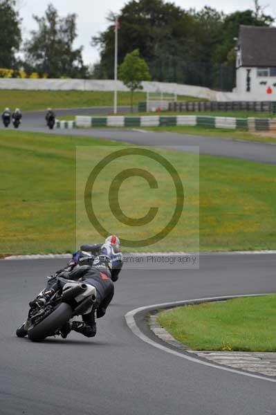 Mallory park Leicestershire;Mallory park photographs;Motorcycle action photographs;event digital images;eventdigitalimages;mallory park;no limits trackday;peter wileman photography;trackday;trackday digital images;trackday photos